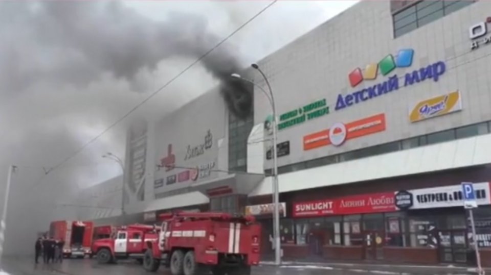 Požár v nákupním centru na Sibiři